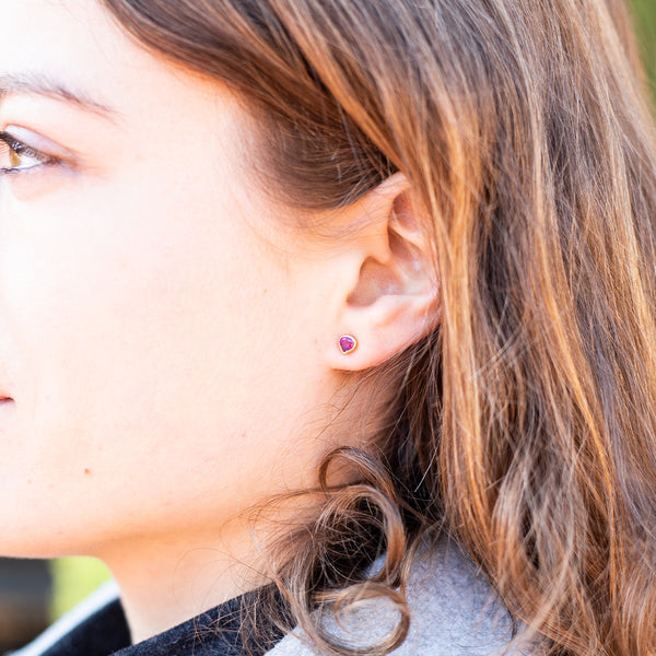 Cœur Rhodolite Ear Stud